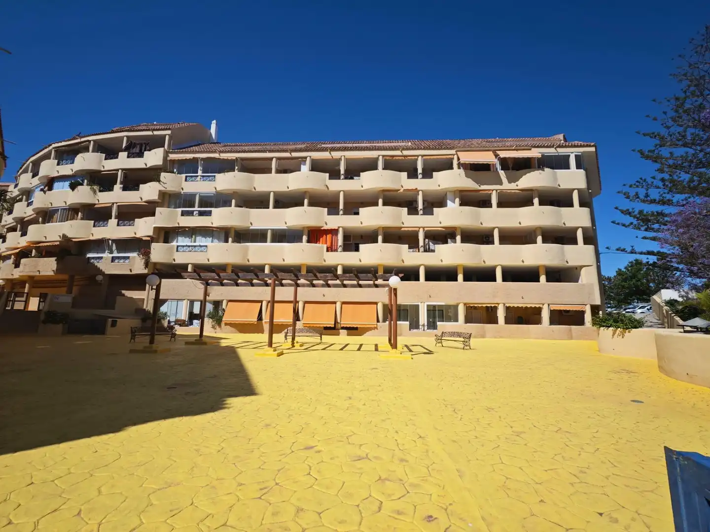 Vista exterior de Estudio de alquiler en Fuengirola con Aire acondicionado, Jardín privado y Terraza