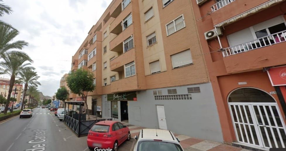Vista exterior de Pis en venda en Roquetas de Mar amb Terrassa