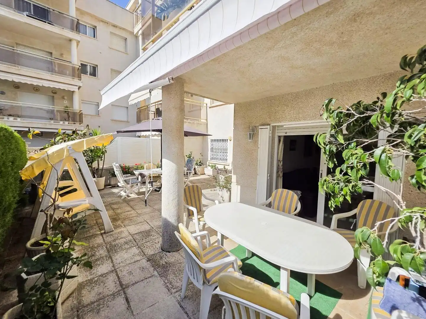 Terraza de Planta baja en venta en Cunit con Amueblado y Piscina comunitaria
