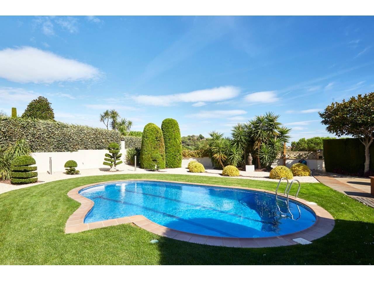 Swimming pool of House or chalet for sale in Badalona  with Air Conditioner, Heating and Private garden