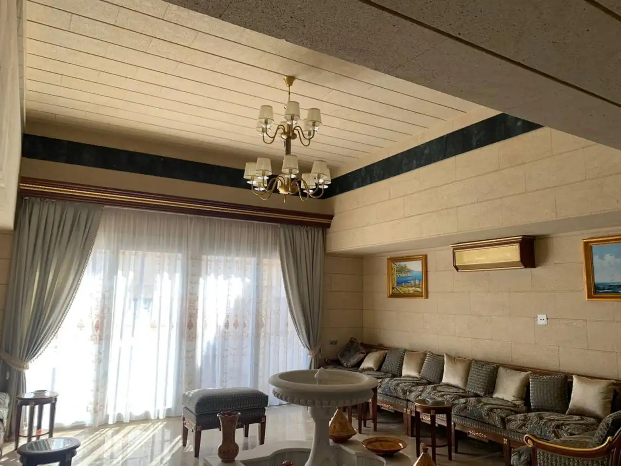 Sala de estar de Casa o chalet en venta en Marbella con Aire acondicionado, Jardín privado y Terraza