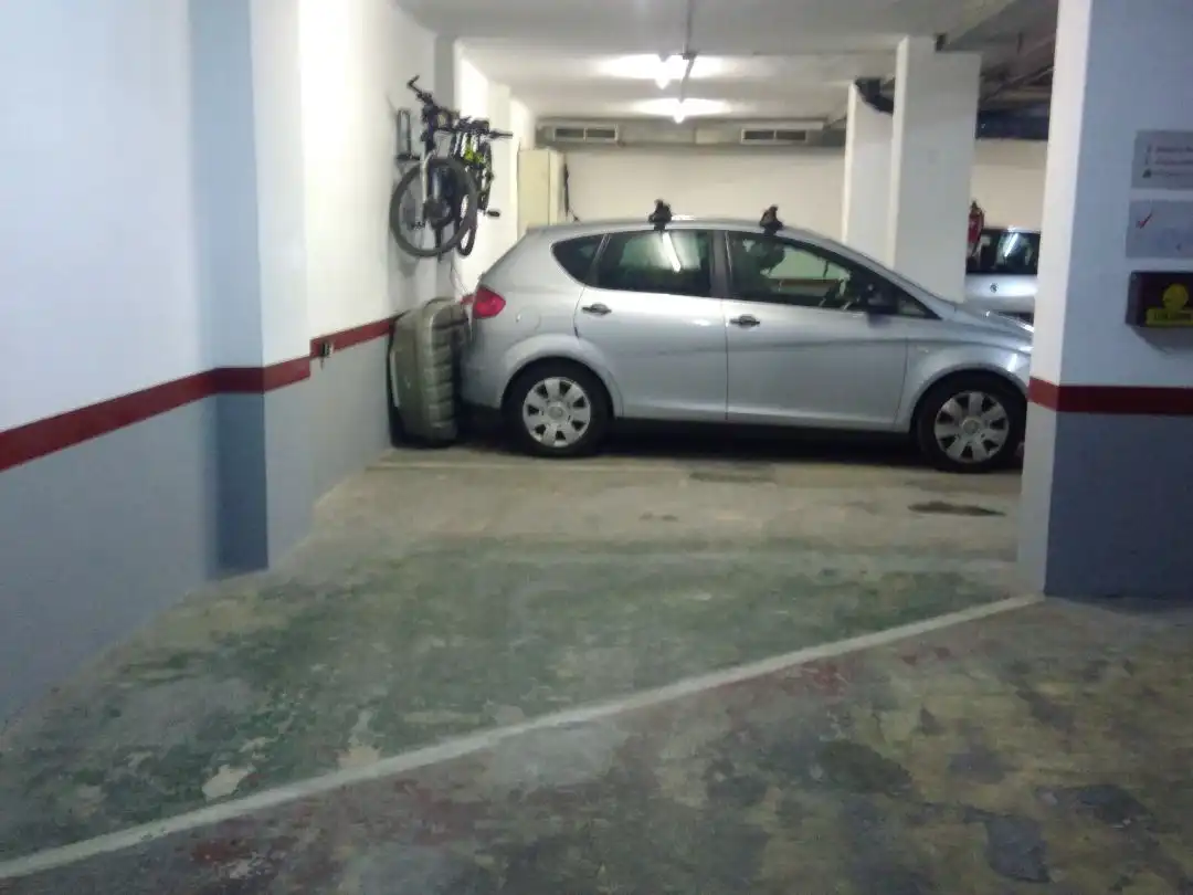 Parkplatz von Garage zur Miete in Badalona