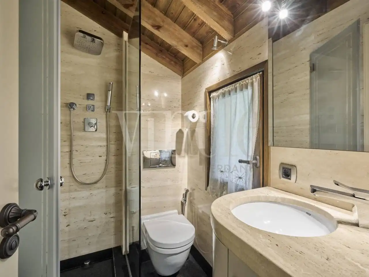 Bathroom of Houses for sale in Alp  with Heating and Parquet flooring