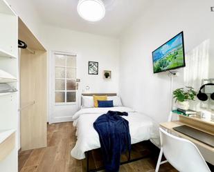 Bedroom of Apartment to share in  Madrid Capital  with Balcony