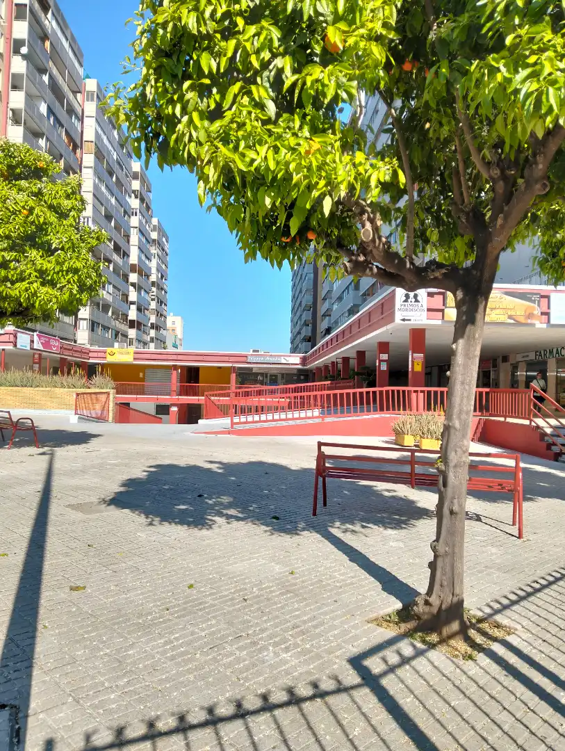 Vista exterior de Garaje en venta en Sevilla