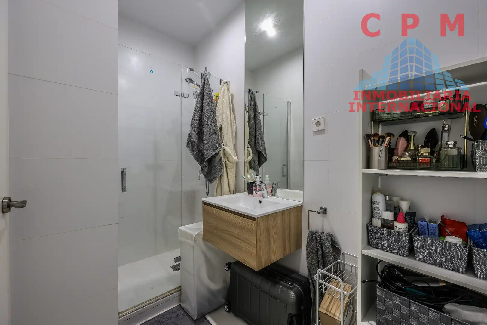 Bathroom of Flat for rent in Madrid  with Air Conditioner, Heating and Parquet flooring