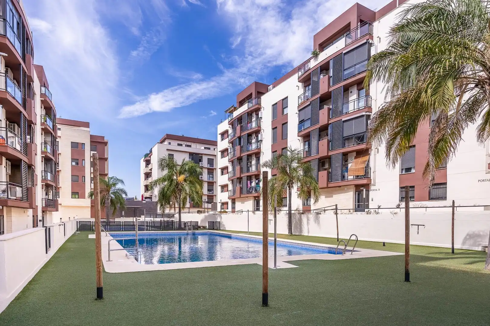 Piscina de Piso en venta en Mairena del Aljarafe con Aire acondicionado, Terraza y Trastero