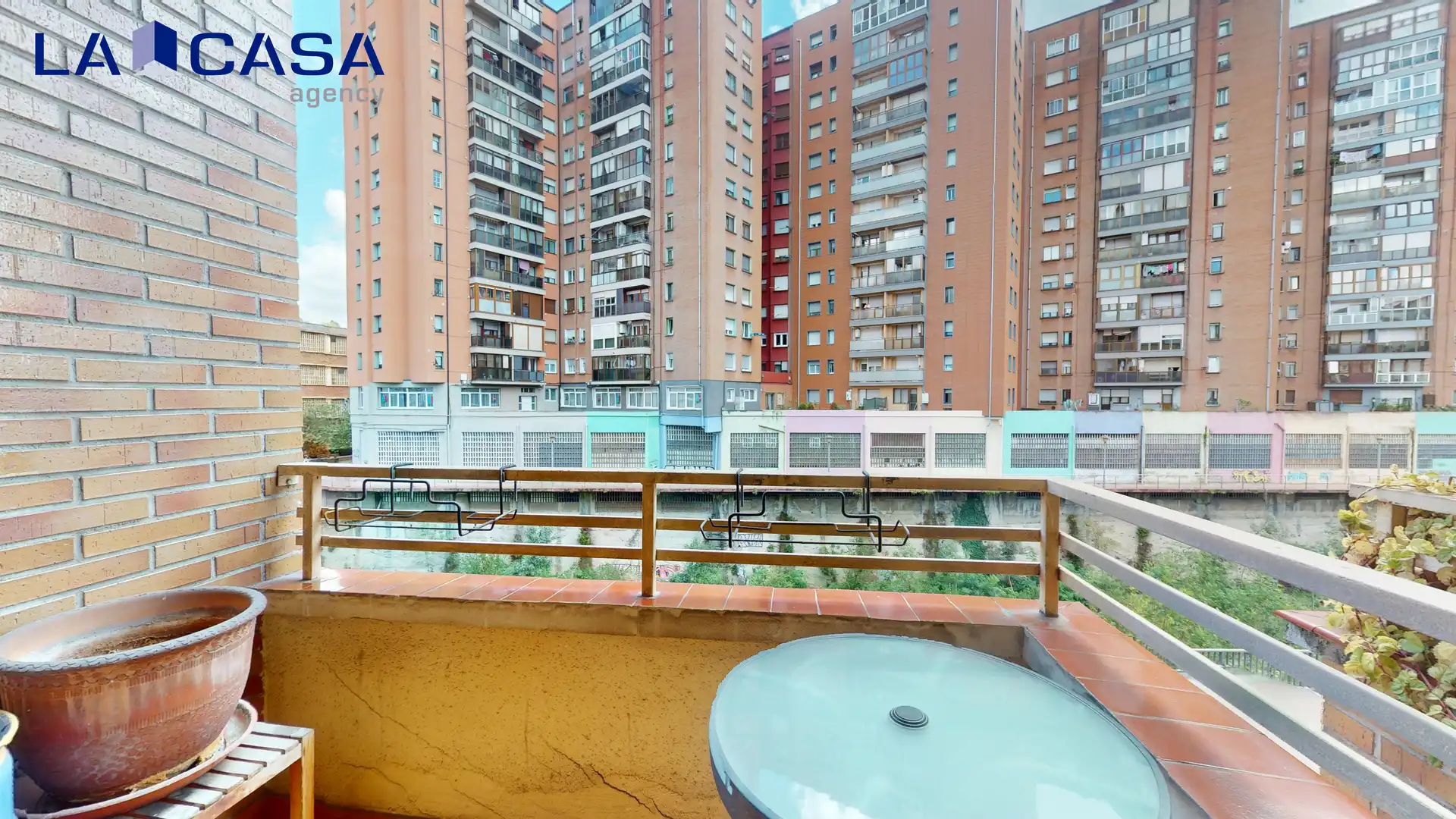 Appartamento con terrazza in vendita a Calle Catalunya