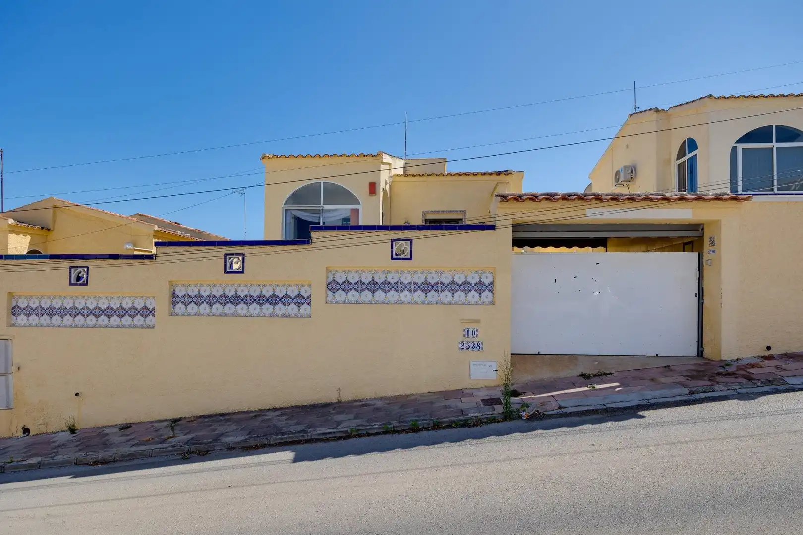 Vista exterior de Casa o chalet en venta en San Fulgencio con Aire acondicionado, Calefacción y Jardín privado
