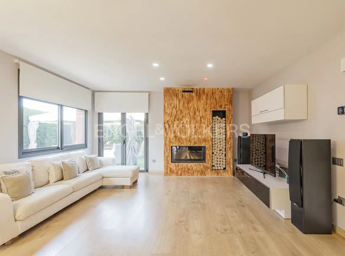 Sala d'estar de Casa o xalet en venda en Castellar del Vallès amb Aire condicionat, Calefacció i Jardí privat
