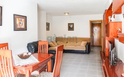 Living room of Flat for sale in Girona Capital  with Air Conditioner, Heating and Terrace