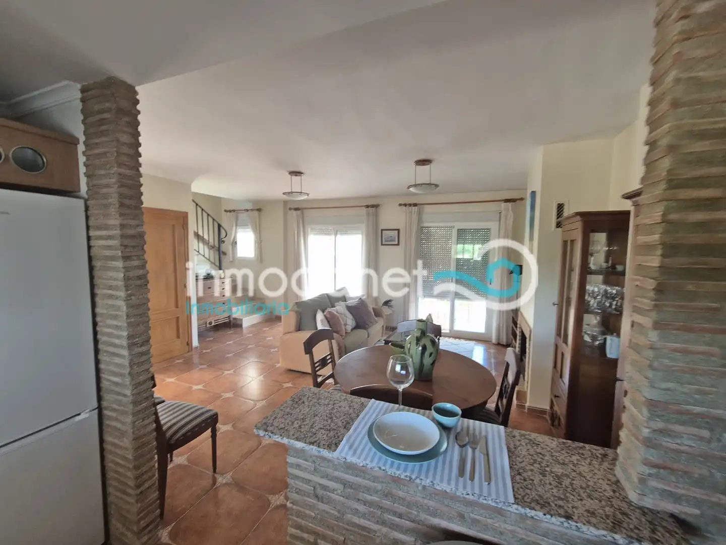 Sala d'estar de Casa adosada en venda en Oliva amb Jardí privat, Terrassa i Piscina