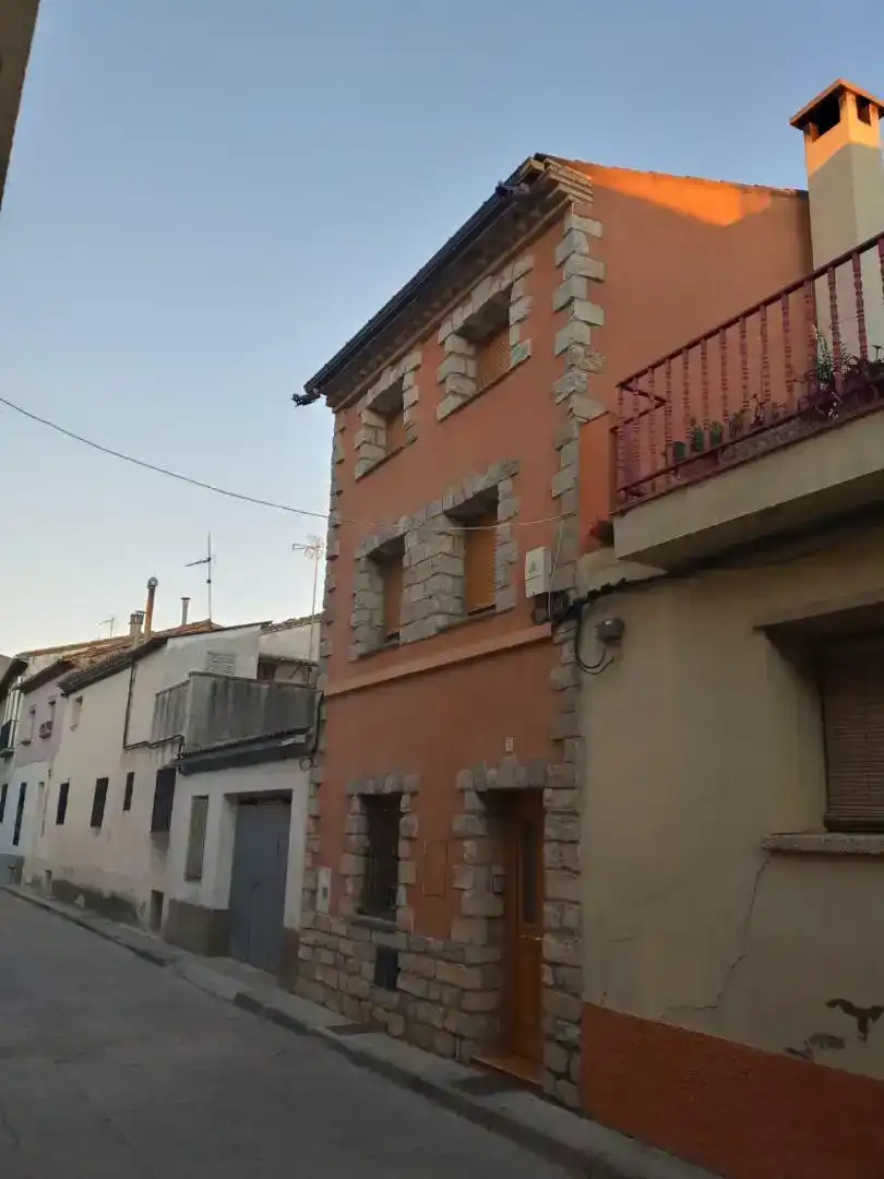 Vista exterior de Casa adosada en venta en Almudévar con Parquet, Amueblado y Internet