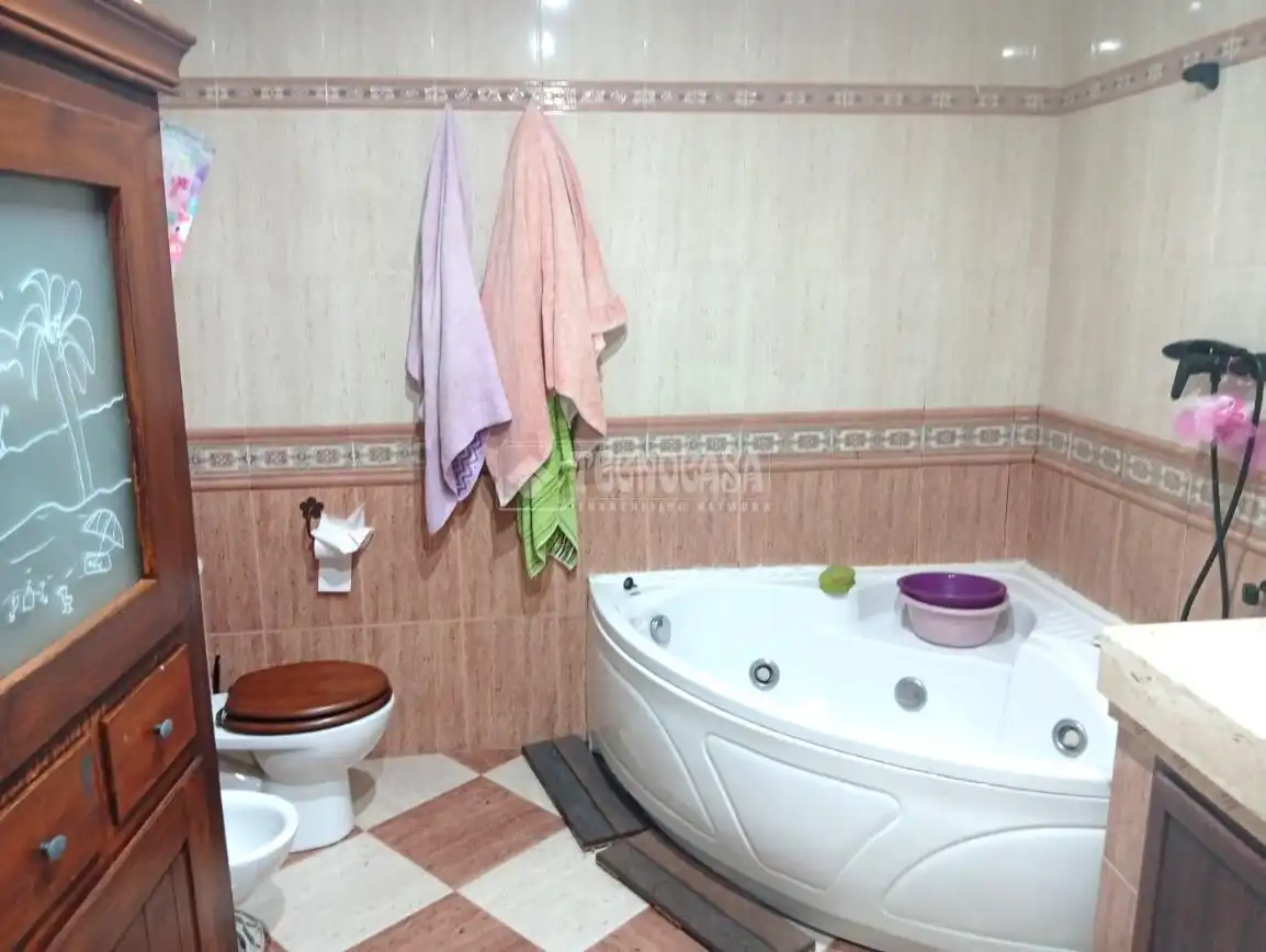 Baño de Casa adosada en venta en Coria del Río