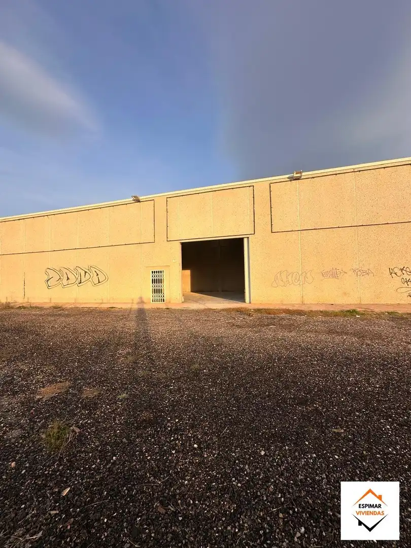 Vista exterior de Nave industrial en venta en Ademuz