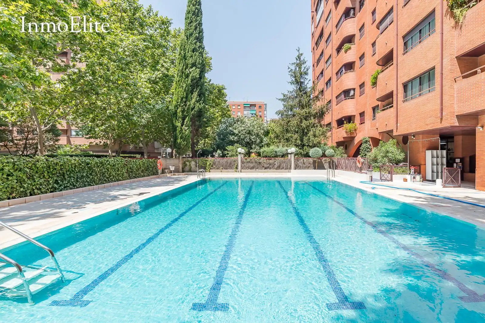 Piscina de Piso en venta en Madrid con Aire acondicionado, Calefacción y Parquet