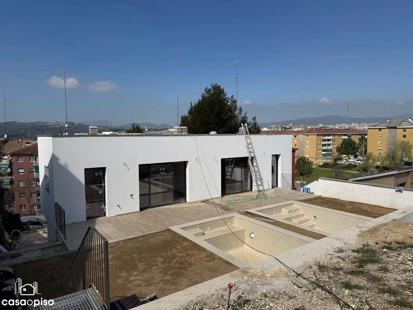 Außenansicht von Einfamilien-Reihenhaus zum Verkauf in Terrassa mit Klimaanlage, Heizung und Privatgarten