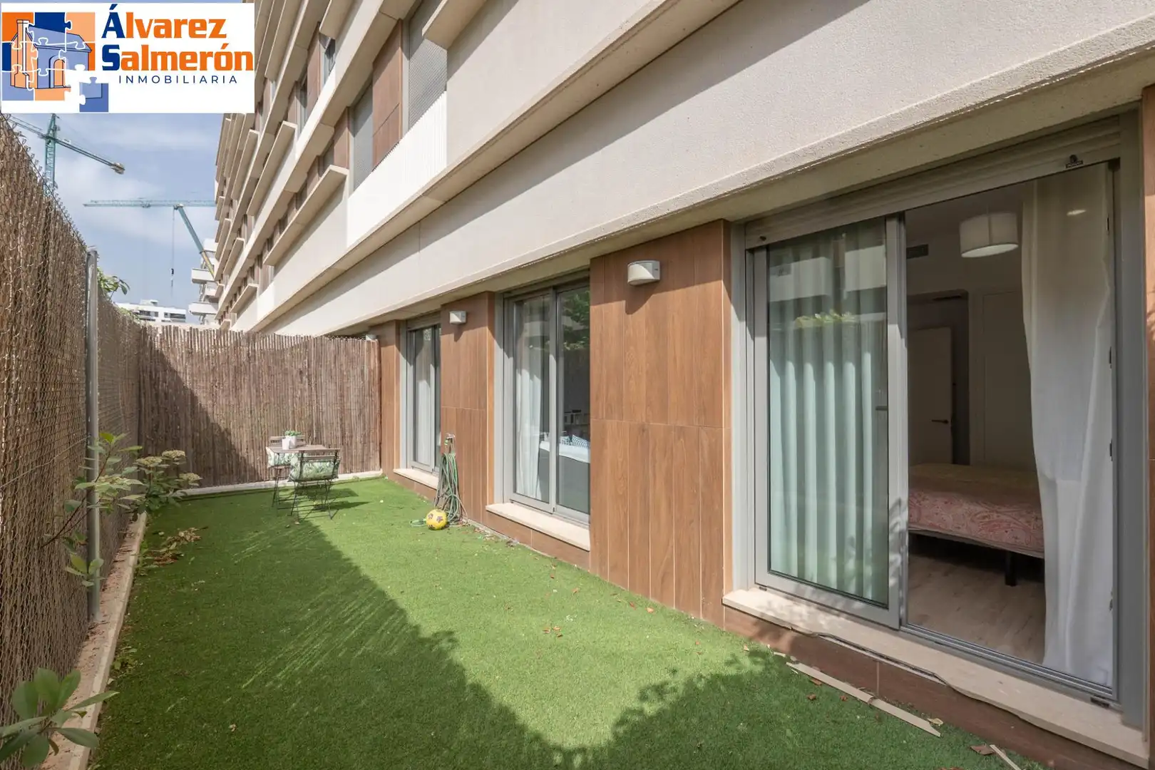 Terrassa de Pis en venda en Granada amb Moblat i Piscina comunitària