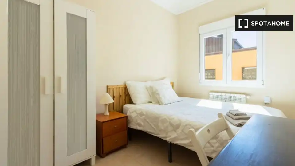 Bedroom of Flat for rent in Madrid  with Air Conditioner, Heating and Furnished
