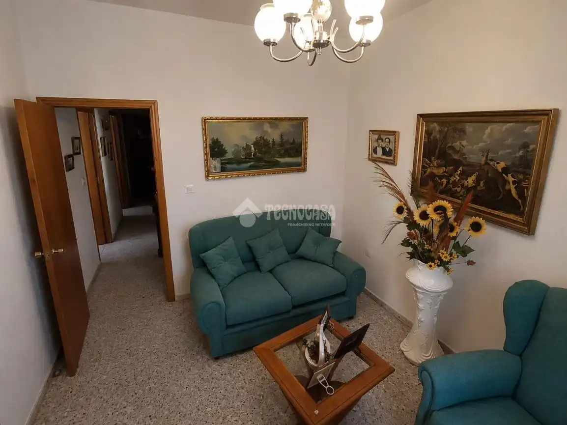 Sala de estar de Piso en venta en Los Navalucillos con Amueblado y Balcón