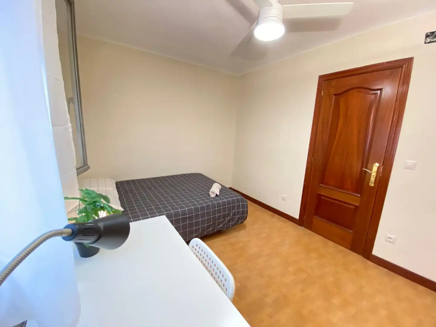 Room in Calle Pico de Alba, 2, Palomeras Bajas