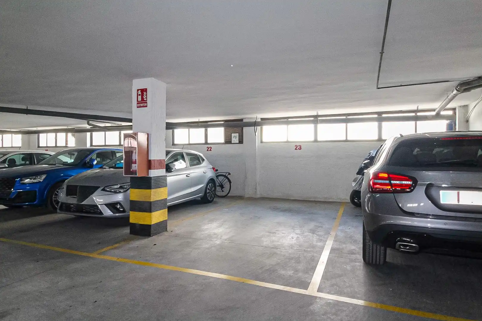 Parking de Piso en venta en Motril con Terraza y Piscina comunitaria