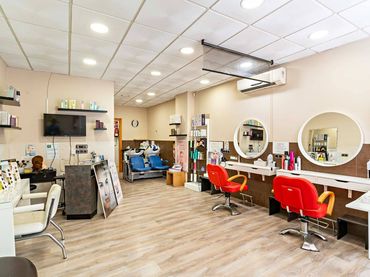 Business premises for sale in Calle PATERNA DEL RIO 5