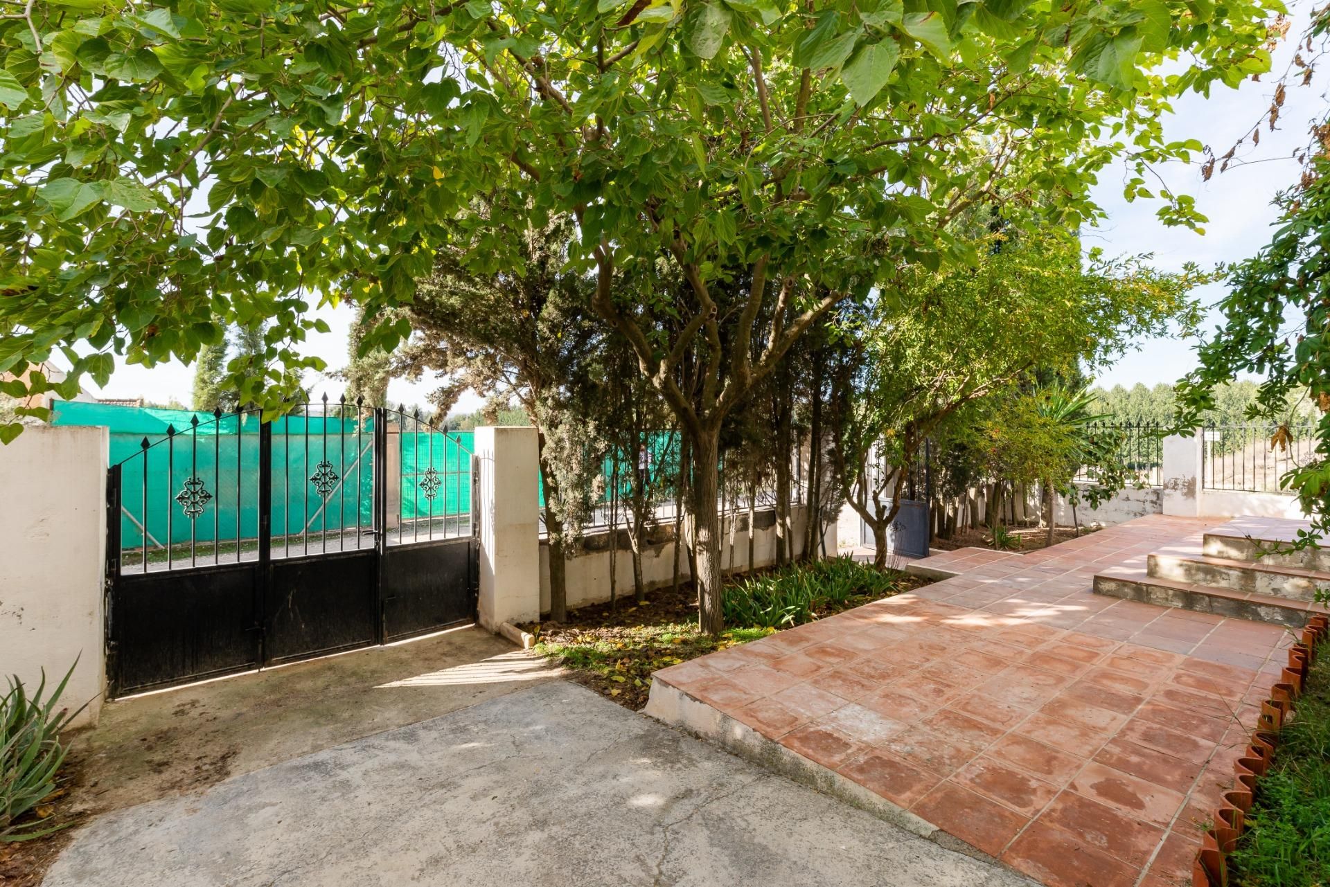 Vista exterior de Finca rústica en venda en Pinos Puente amb Jardí privat, Terrassa i Traster