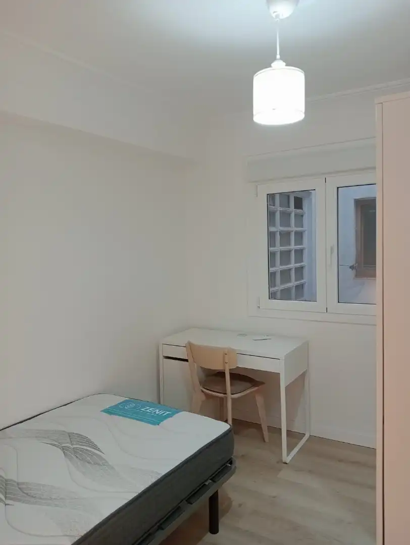 Habitación de Piso en venta en Zaragoza con Aire acondicionado, Calefacción y Amueblado