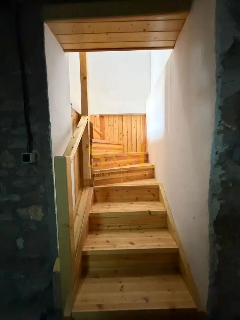 Casa o xalet en venda en Los Barrios de Luna  amb Calefacció i Moblat