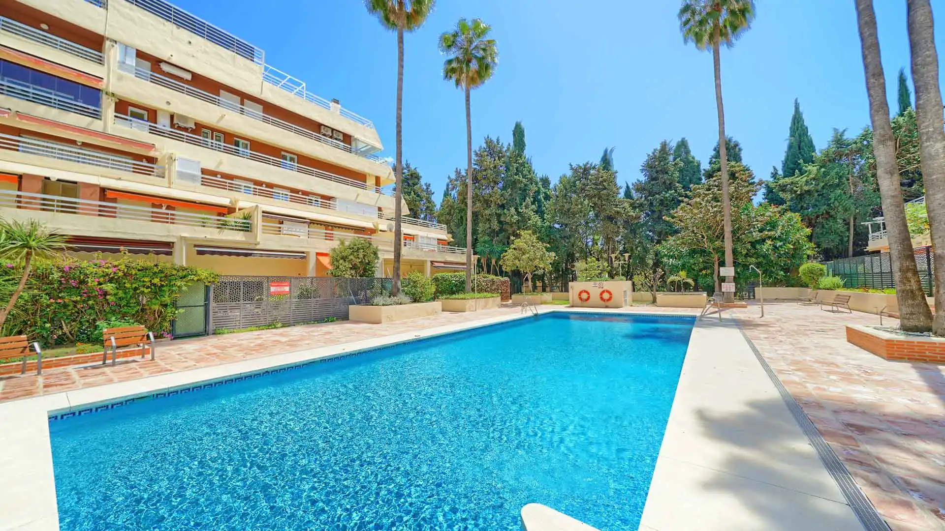 Piscina de Àtic en venda en Marbella amb Aire condicionat, Terrassa i Traster