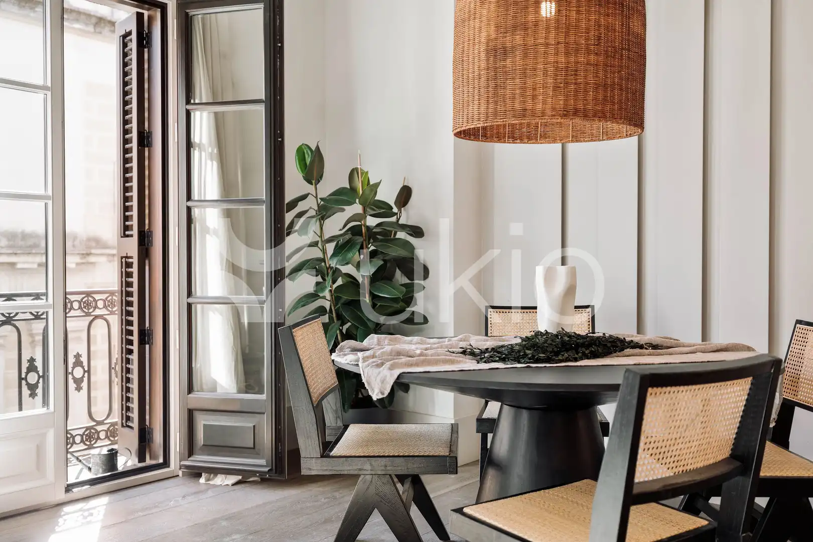 Comedor de Apartamento de alquiler en Barcelona con Aire acondicionado, Calefacción y Amueblado