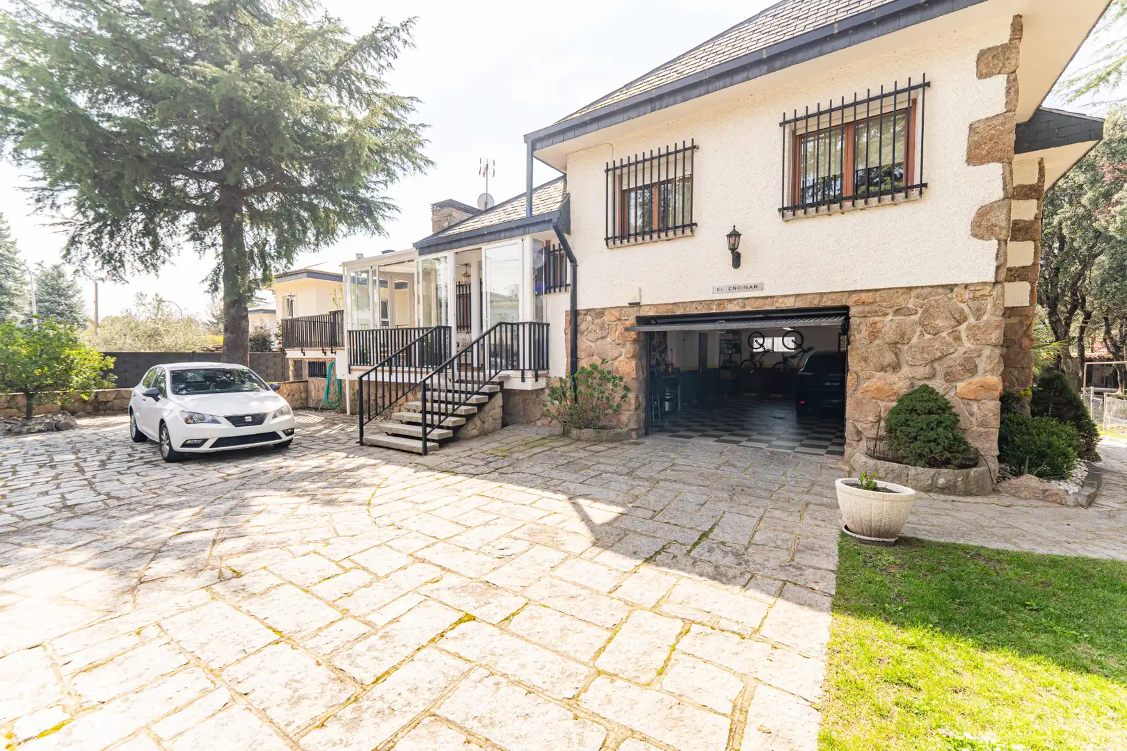 Exterior view of Houses for sale in Alpedrete  with Furnished