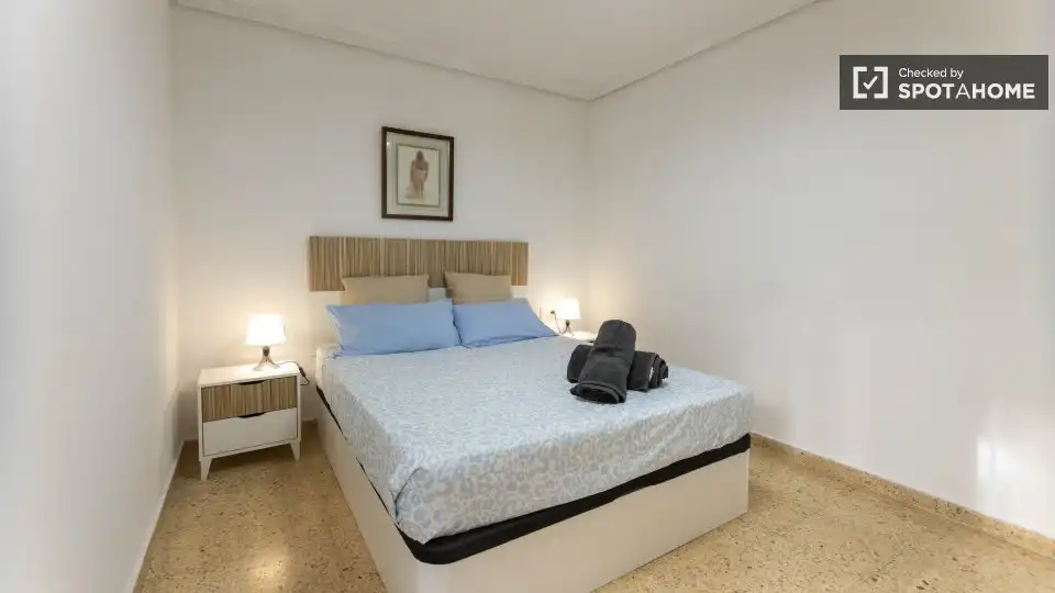 Habitación de Piso de alquiler en Valencia con Aire acondicionado, Calefacción y Amueblado