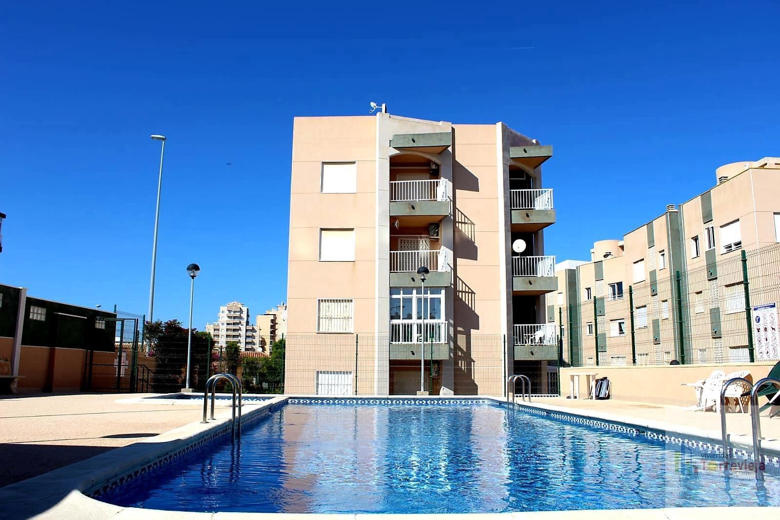 Piscina de Apartamento en venta en Torrevieja con Terraza y Piscina comunitaria