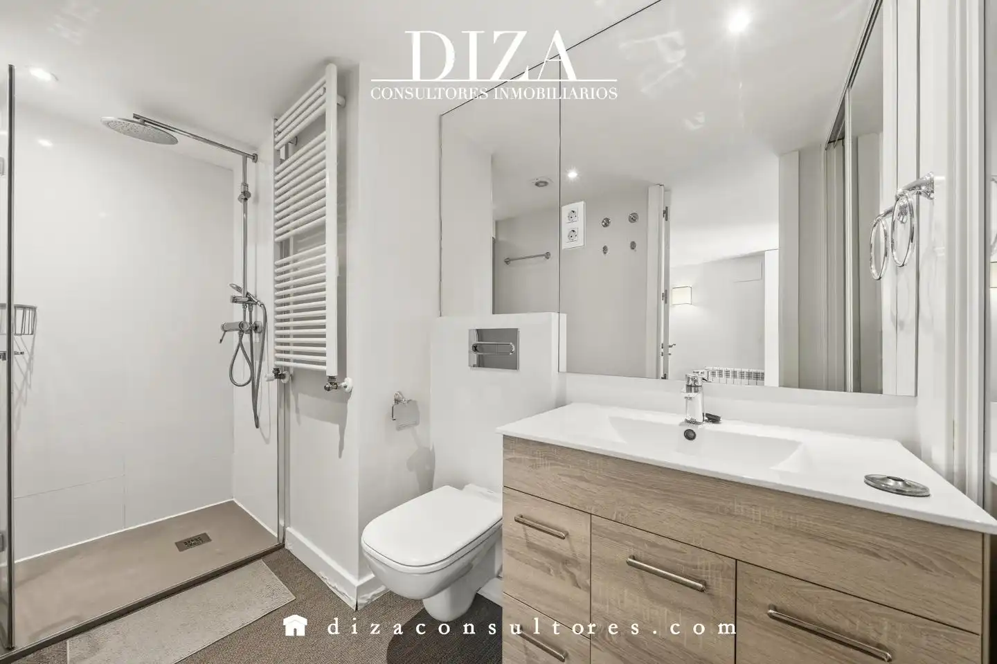 Bathroom of Flat for rent in Madrid  with Air Conditioner and Heating