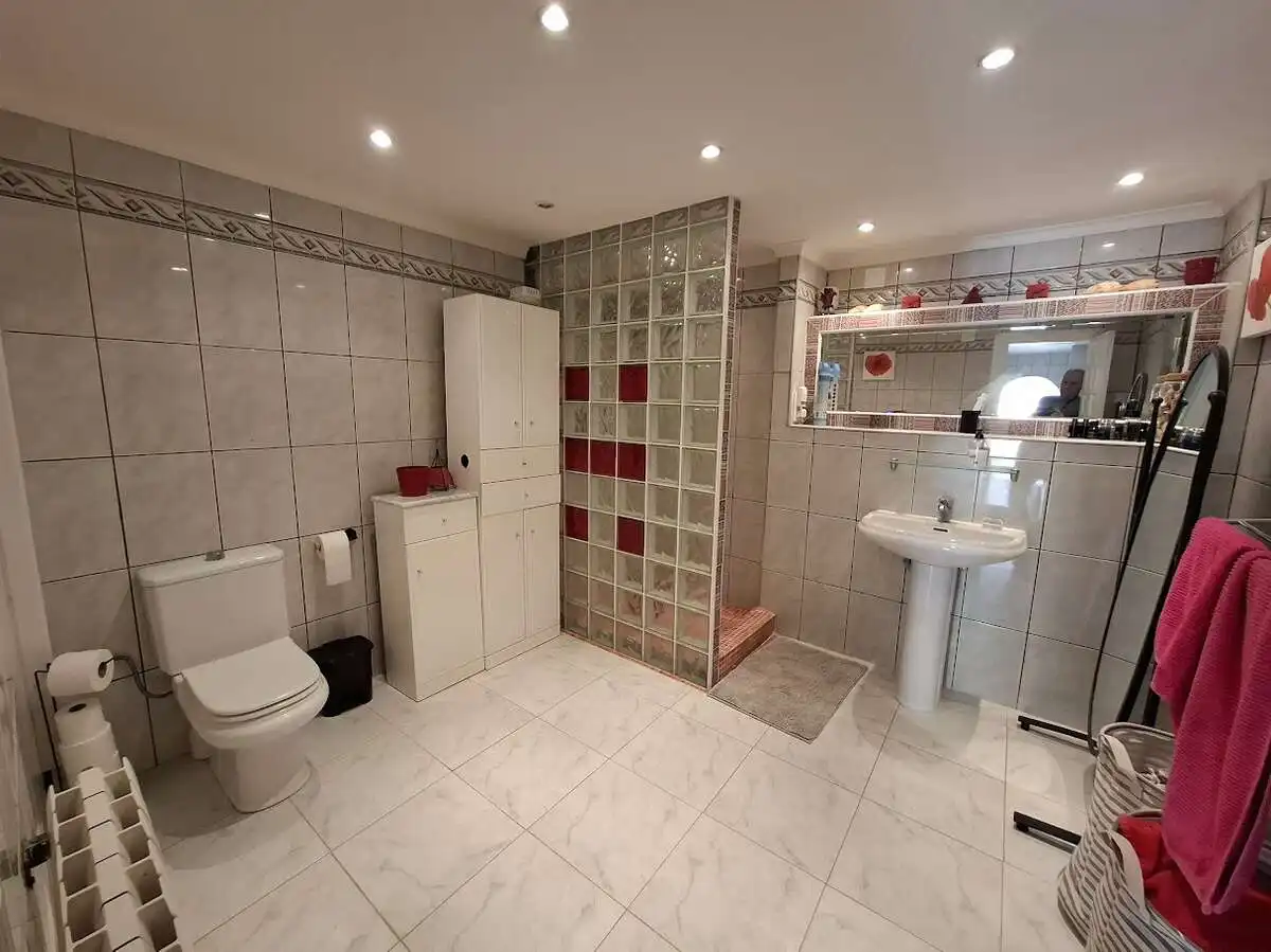Baño de Casa o chalet en venta en Guardamar del Segura con Calefacción, Jardín privado y Terraza