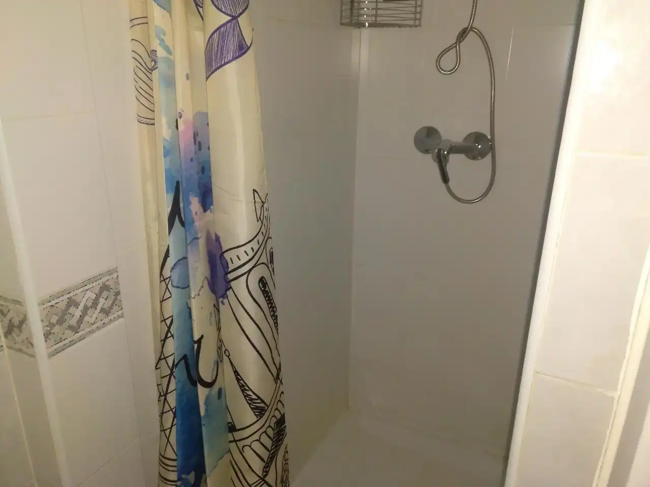 Bathroom of Study for rent in Córdoba  with Air Conditioner, Parquet flooring and Furnished