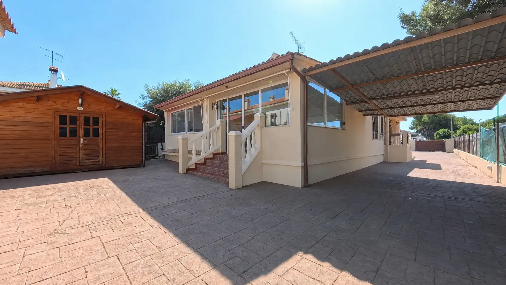 Vista exterior de Casa o chalet en venta en Cunit con Aire acondicionado, Calefacción y Jardín privado