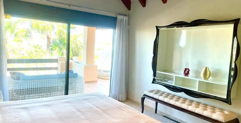Dormitori de Àtic de lloguer en Estepona amb Aire condicionat, Terrassa i Piscina