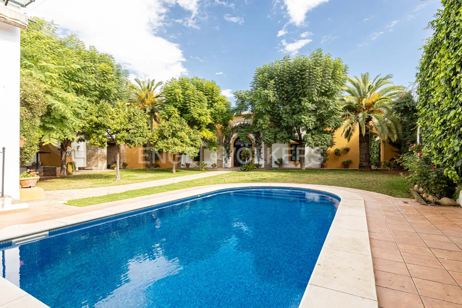 Vista exterior de Casa o chalet en venta en Umbrete con Calefacción, Jardín privado y Piscina