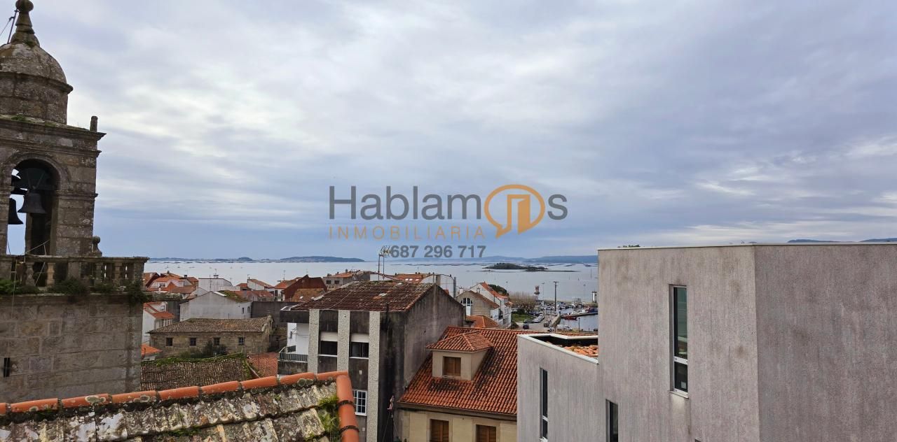 Vista exterior de Casa o xalet en venda en Vilagarcía de Arousa amb Jardí privat