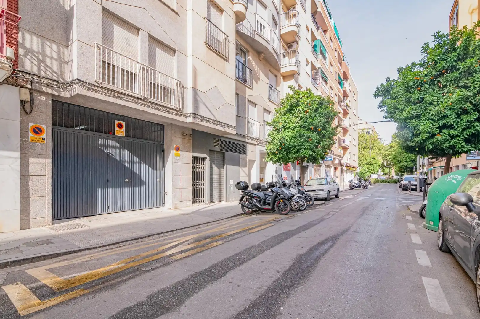 Exterior view of Garage for sale in Granada