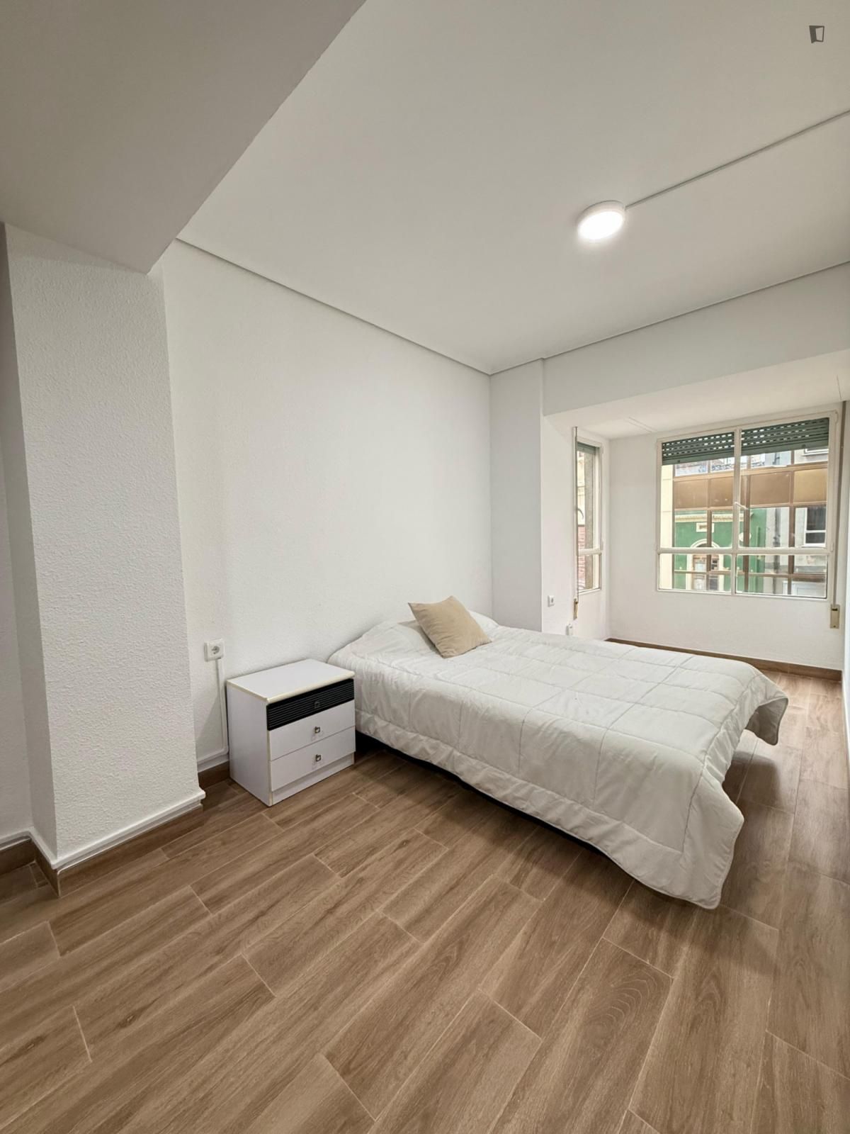 Habitación de Apartamento para compartir en Castellón de la Plana / Castelló de la Plana con Amueblado, Horno y Lavadora