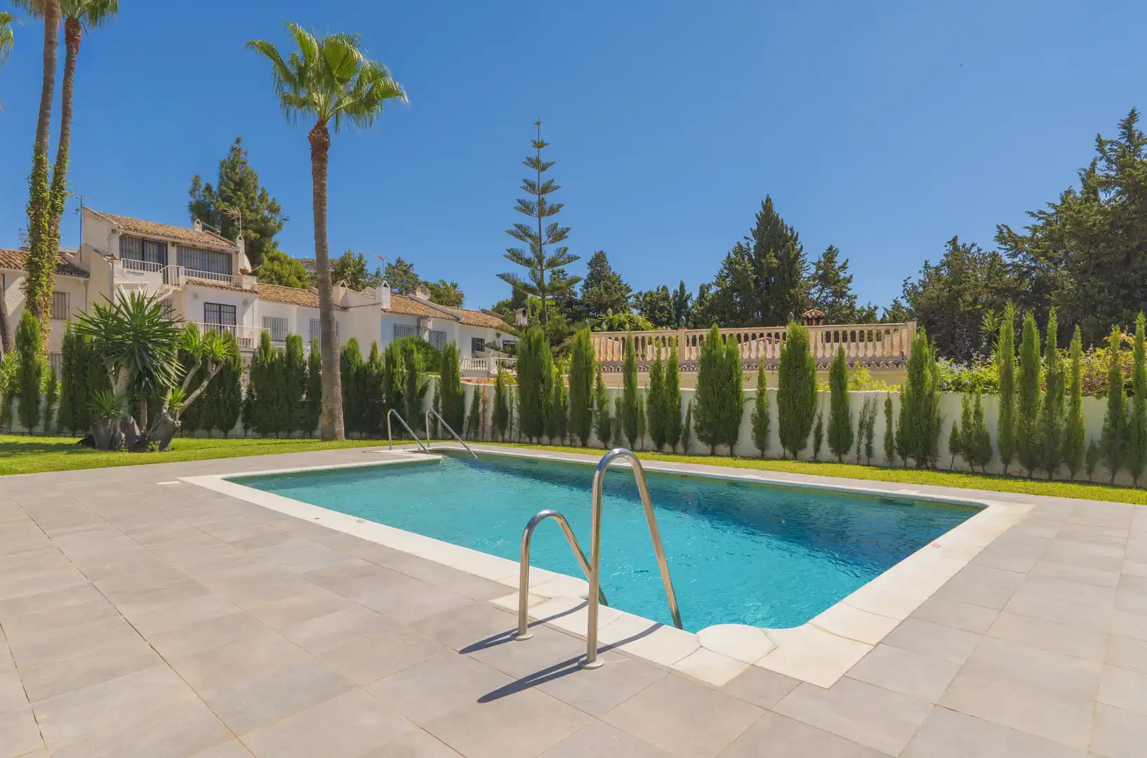 Piscina de Casa adosada en venda en Torremolinos amb Jardí privat, Terrassa i Piscina