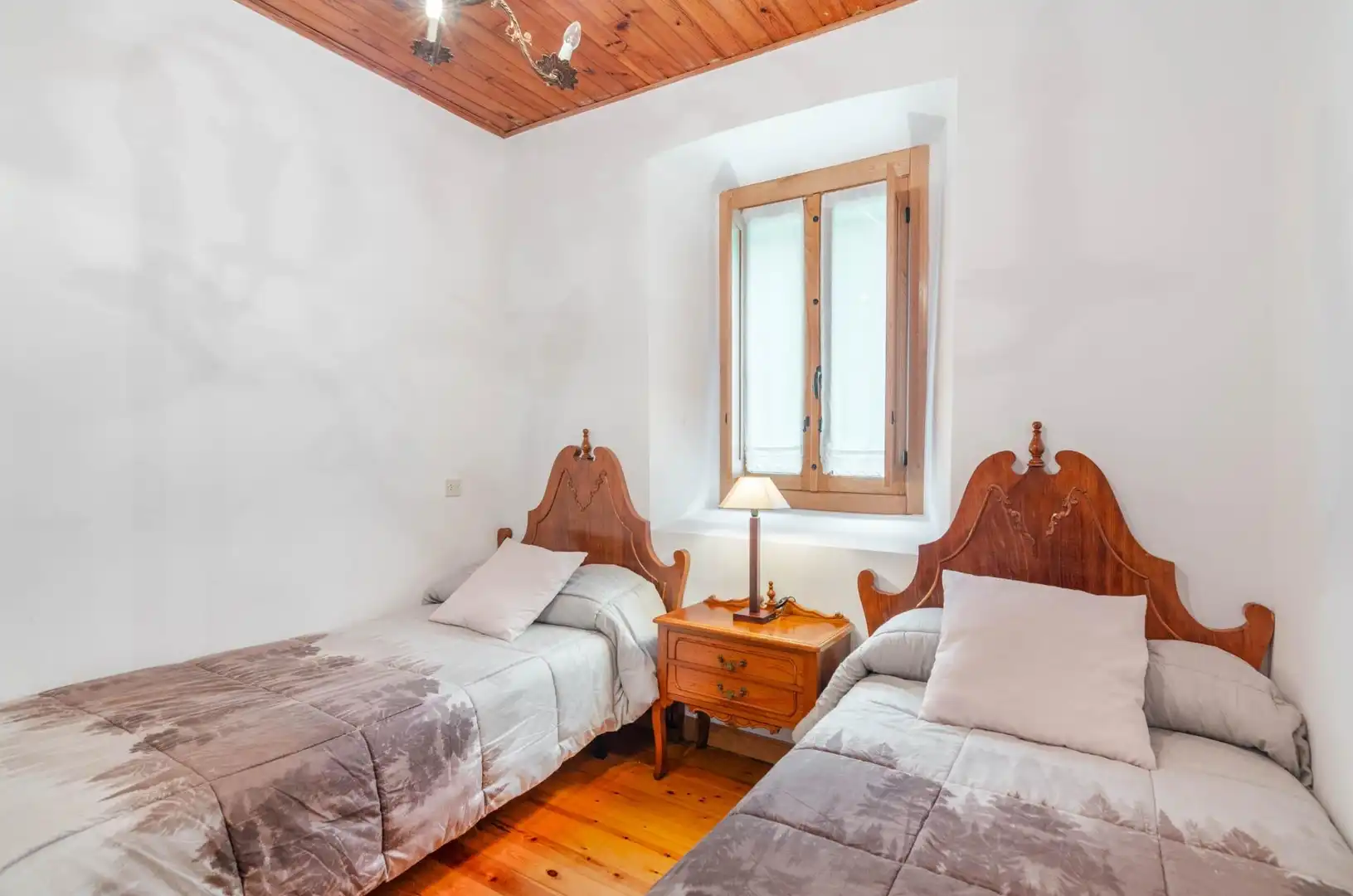 Habitación de Casa adosada en venta en Somiedo con Calefacción, Jardín privado y Trastero