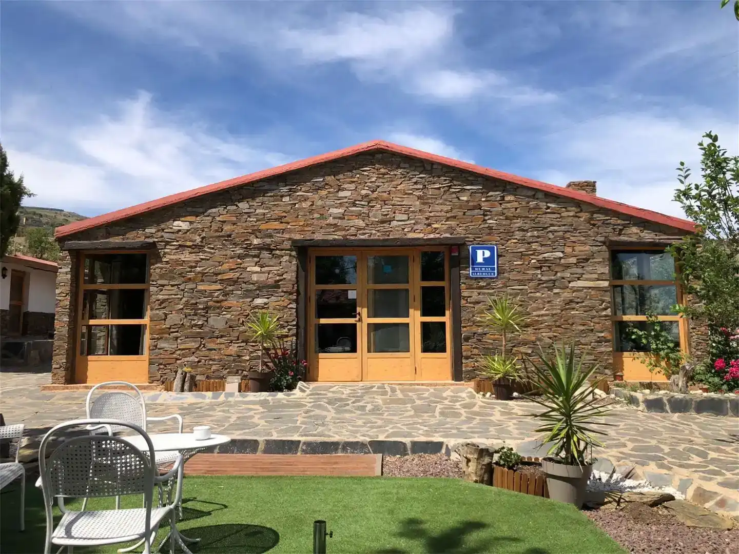 Vista exterior de Finca rústica en venda en Nevada amb Aire condicionat, Piscina i Balcó