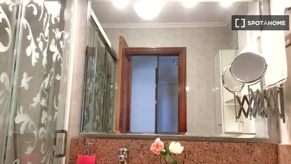 Badezimmer von Wohnungen zur untervermieten in Barakaldo  mit Klimaanlage, Heizung und Terrasse