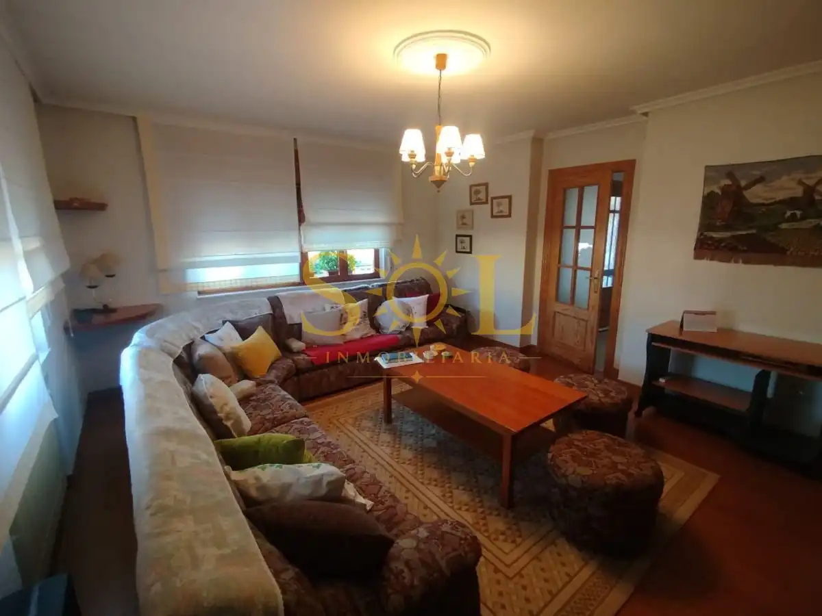 Sala de estar de Casa o chalet en venta en Carrocera con Calefacción, Jardín privado y Terraza