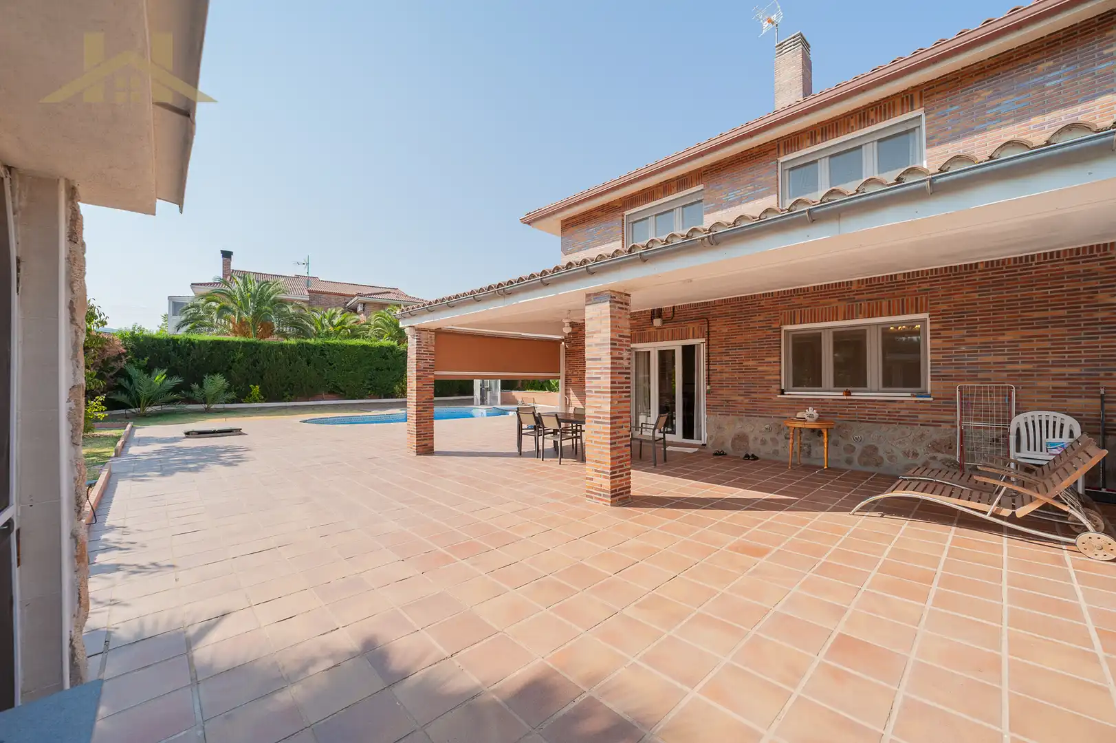 Vista exterior de Casa o xalet en venda en Arroyomolinos (Madrid) amb Aire condicionat, Calefacció i Jardí privat
